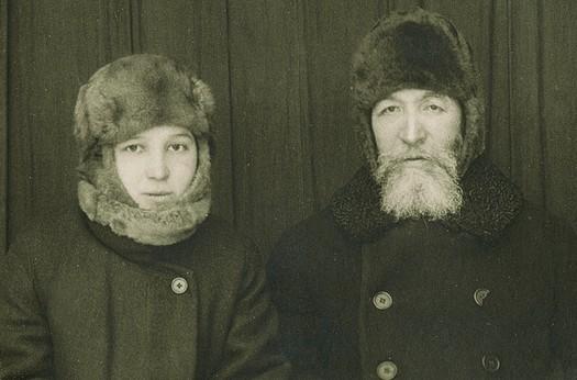 Александр Самарин с дочерью Лизой в якутской ссылке, 1926 год